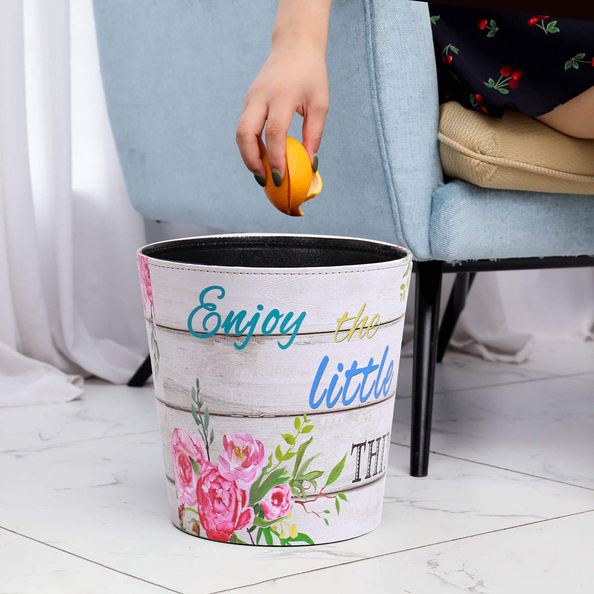 PU Leather Small Trash Can Wastebasket, Round Garbage Container Basket for Bathrooms, Laundry Room, Kitchens, Offices, Kids Rooms, Bedrooms,Dorms,Home Decorative Art Bin, 2.9 Gallon(Floral)