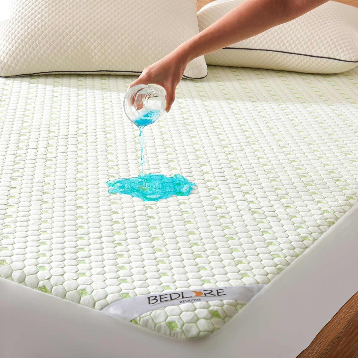 Waterproof Mattress Protector, Queen Size Mattress Pad Fitted 6"-18" Deep Pocket, 3D Air Fabric Breathable Bed Mattress Cover Noiseless Washable for Home, Bedroom, Hotel